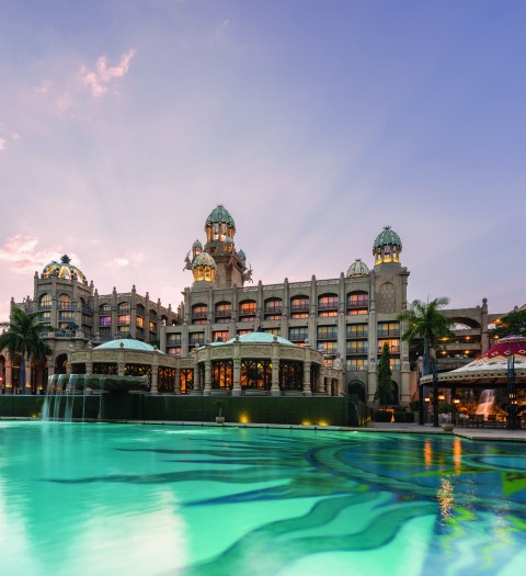 forum palace pool